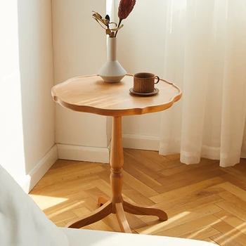 Боковые углы из вишневого дерева в японском стиле, несколько небольших круглых столиков, креативное прикроватное хранилище из цельного дерева в винтажном французском стиле.