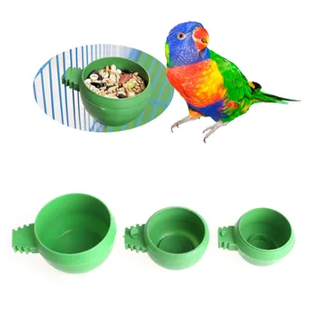 2024 Новые чашки для кормления птиц Подвесная кормушка для клетки для попугаев Пластиковая миска с ручкой для какаду Неразлучника Проста в установке